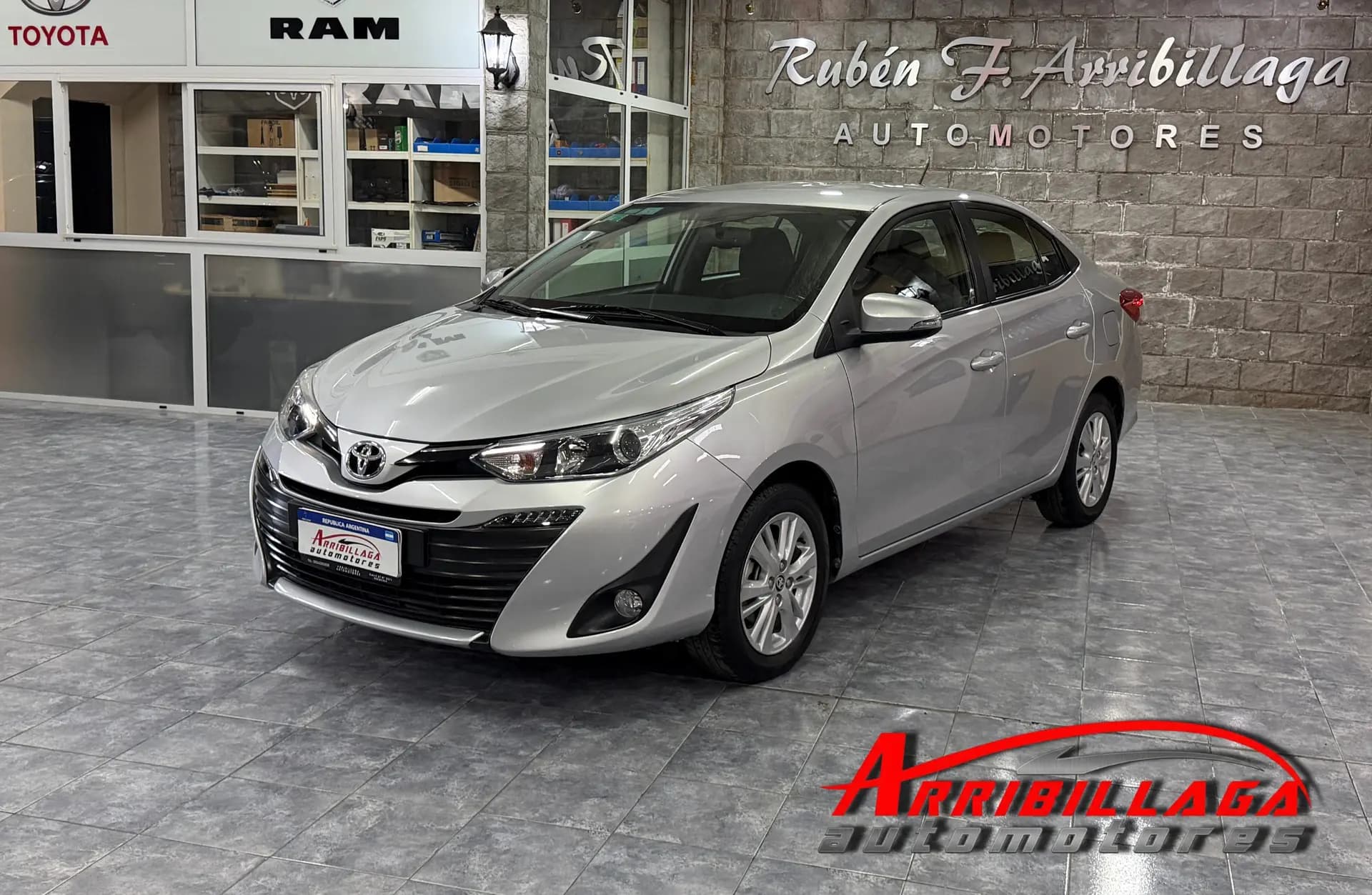 TOYOTA Yaris - Imagen 1