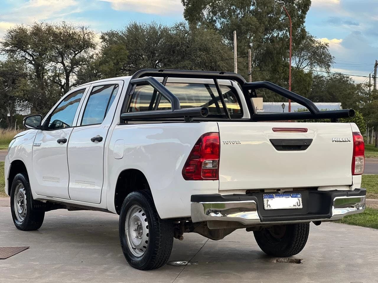 TOYOTA Hilux - Imagen 2