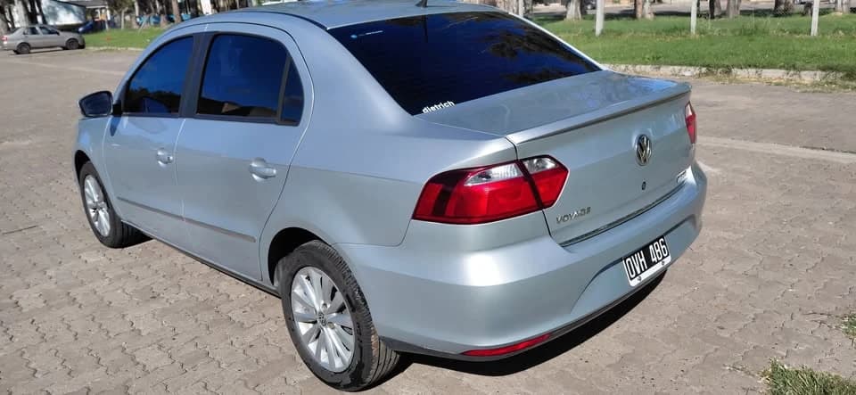 VOLKSWAGEN Voyage 2015