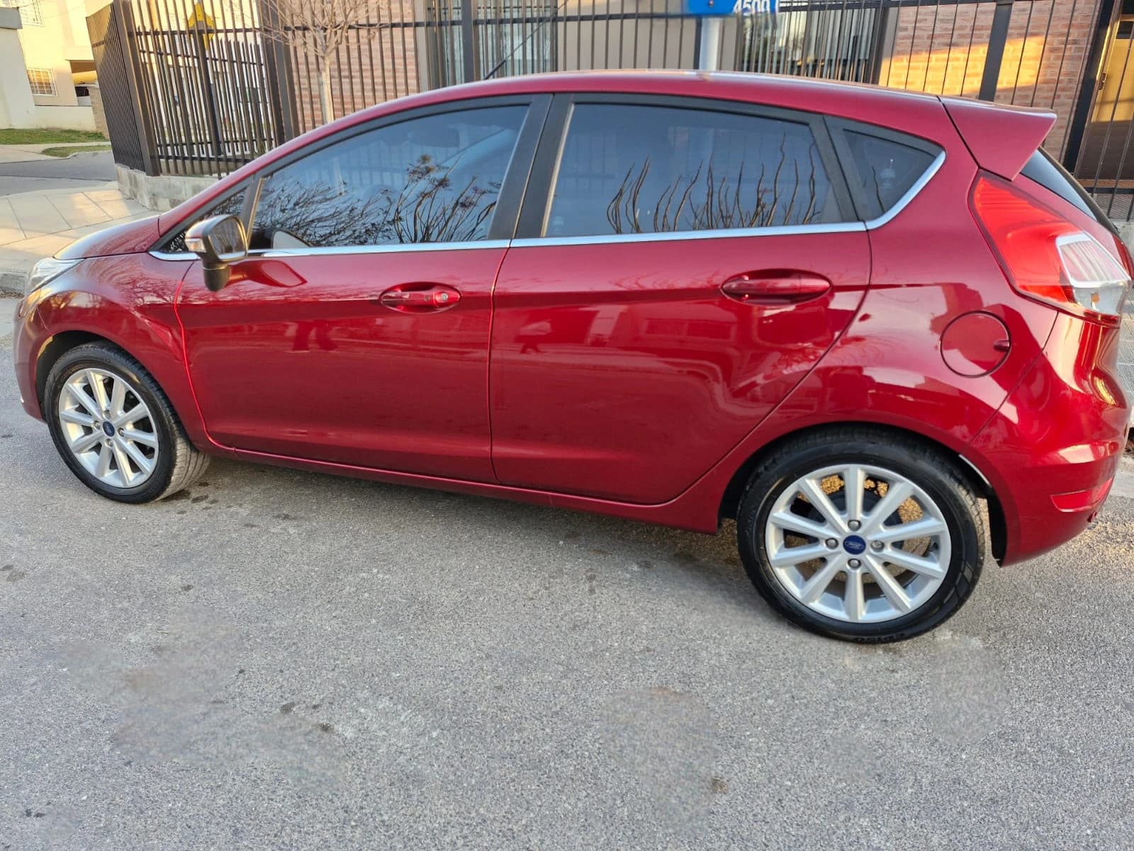 FORD Fiesta KD - Imagen 2