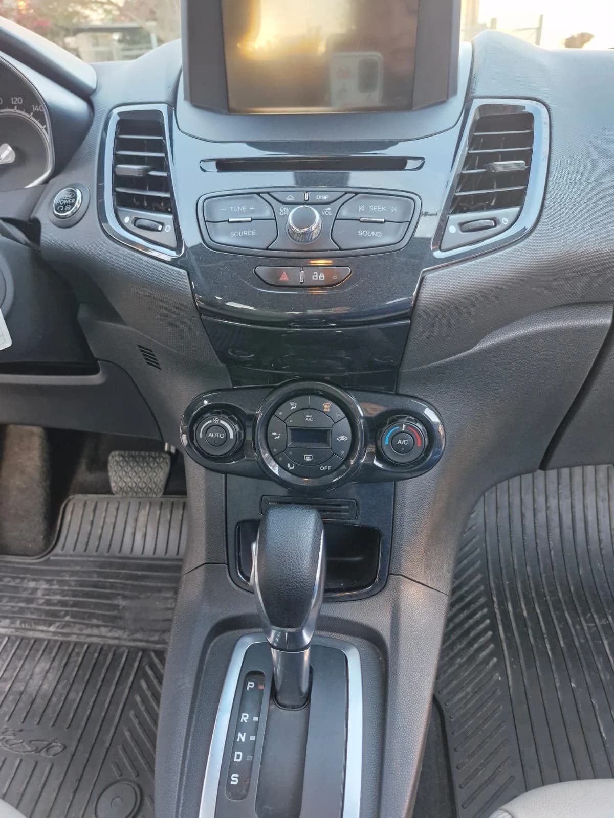 FORD Fiesta KD - Imagen 4
