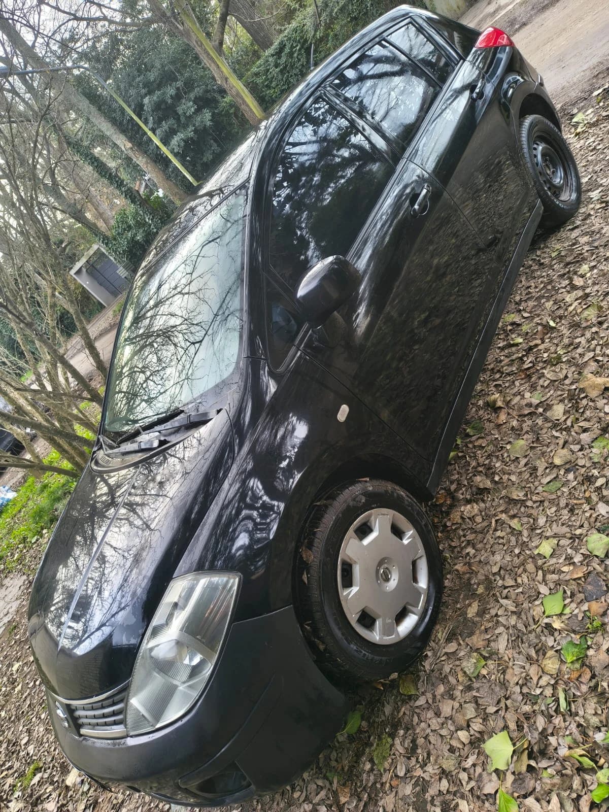 NISSAN Tiida - Imagen 2