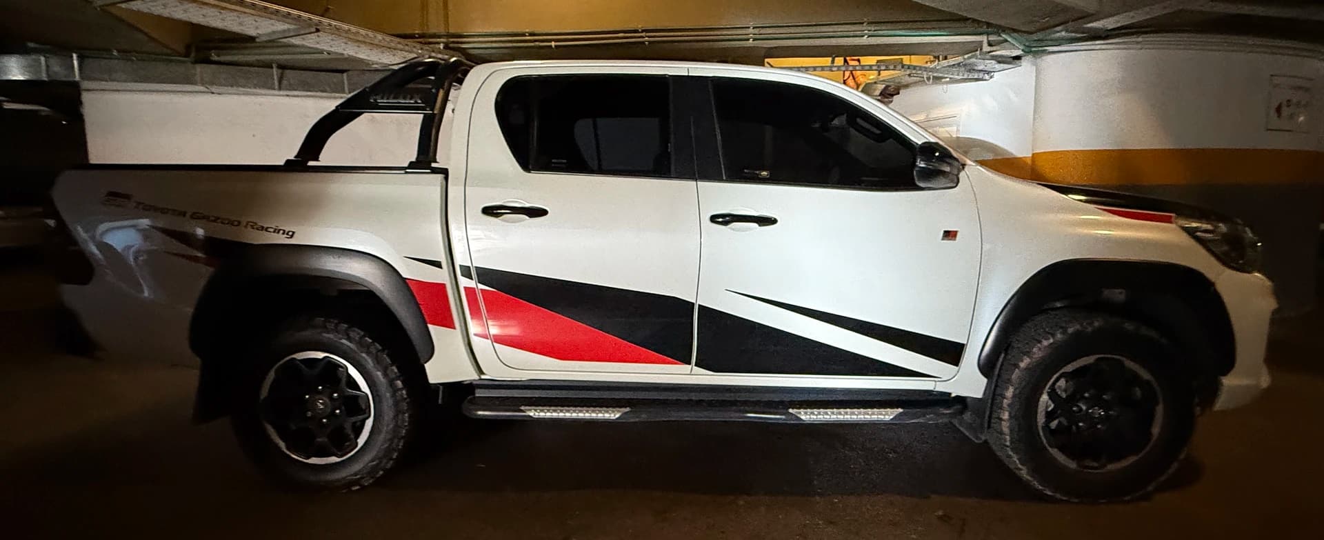 TOYOTA Hilux - Imagen 2