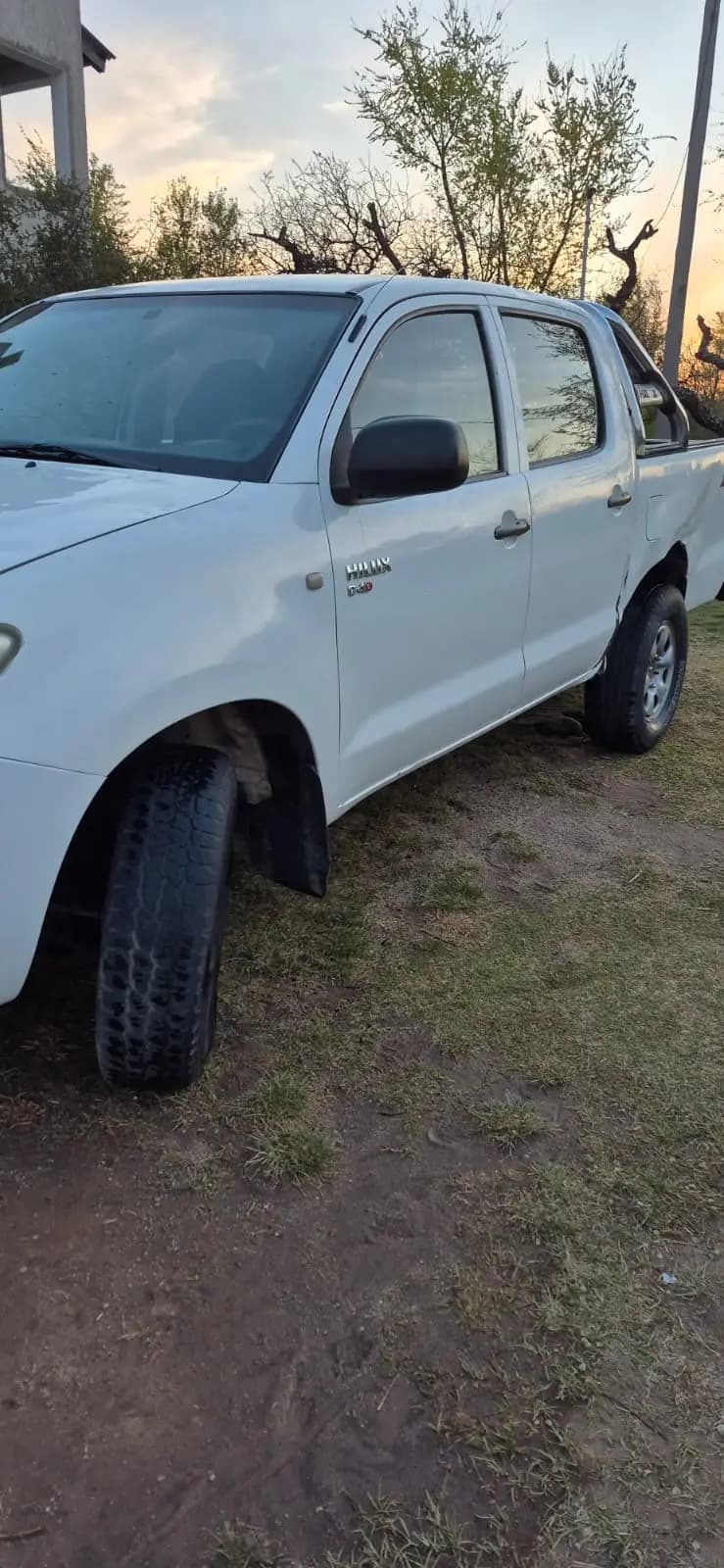 TOYOTA Hilux - Imagen 1