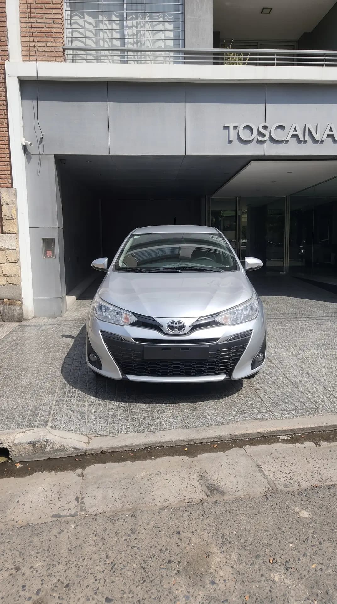 TOYOTA Yaris - Imagen 1