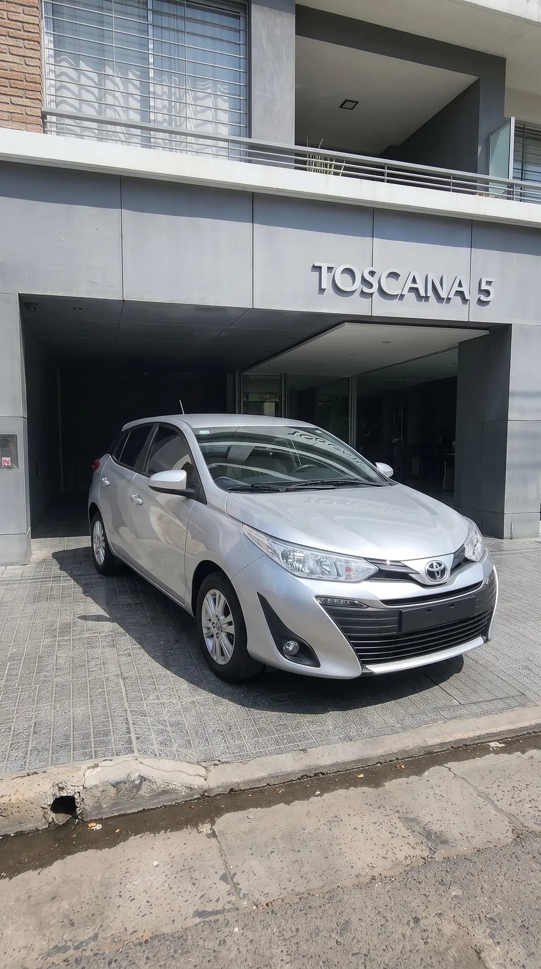 TOYOTA Yaris - Imagen 2